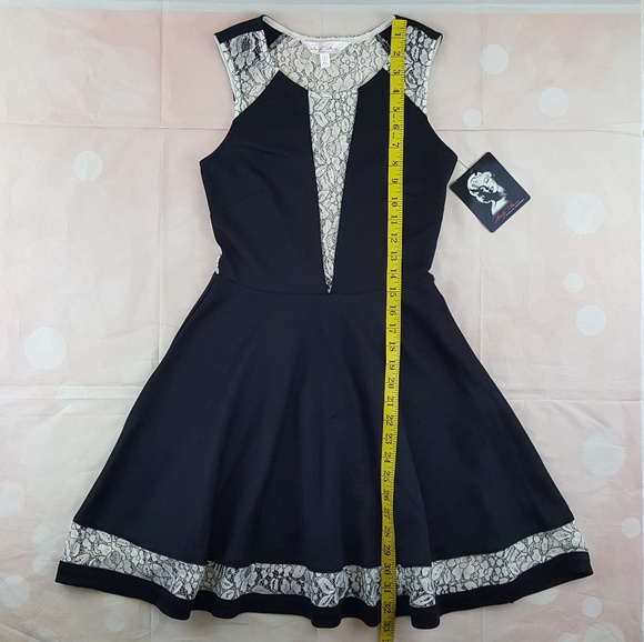 Marilyn Monroe Lace Detail Skater Dress - Picture 4 of 8